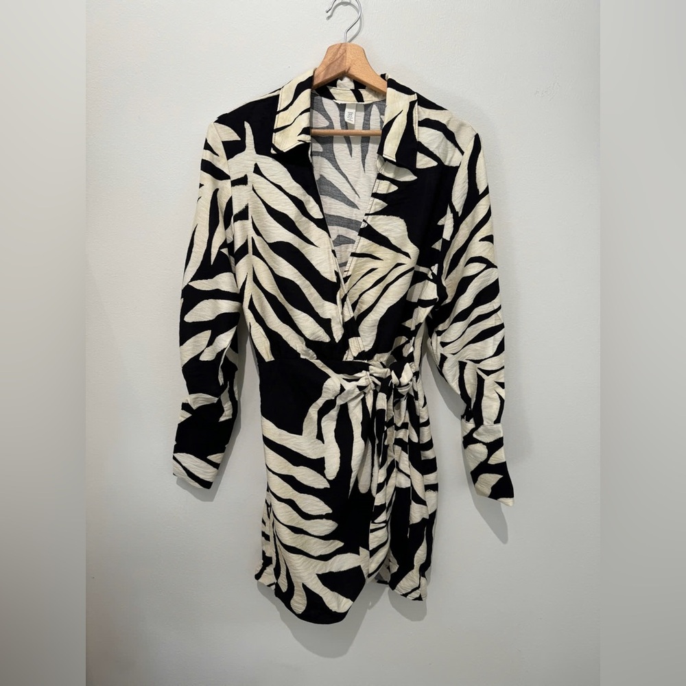 H&M Black Tropical Wrap Dress - Small